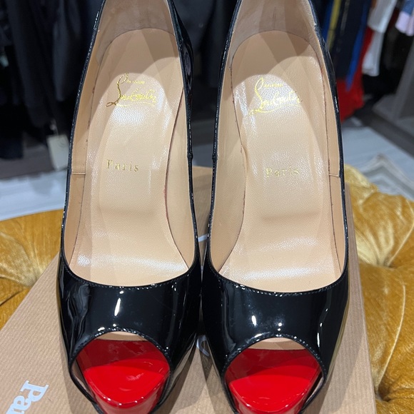 Christian Louboutin New Very Prive Patent Pump in Black - Picture 4 of 5